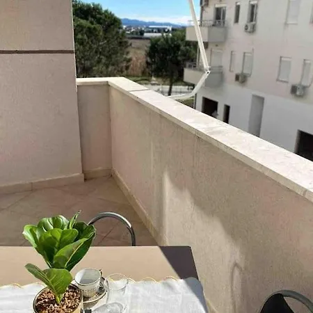 Apartament Sun & Sea Qerret 1 *